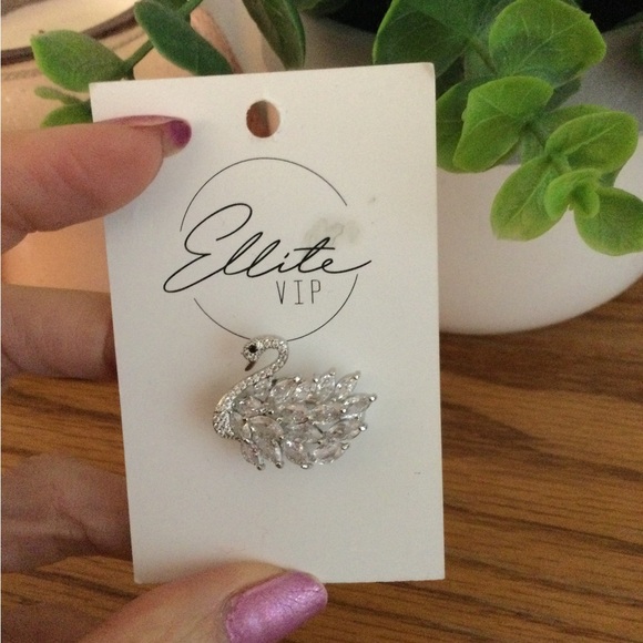 NWT Crystal Swan Brooch - Picture 4 of 7